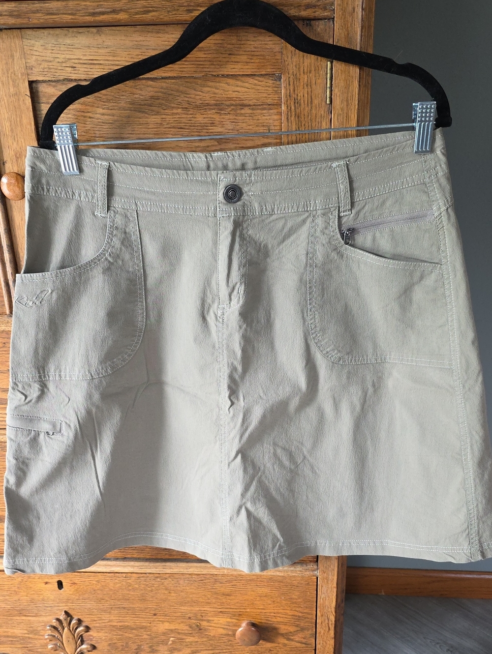 🌿 Kuhl Women's A-Line Skirt in Light Khaki With Cargo Zippered Pocket